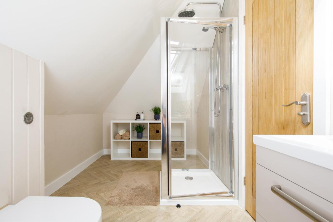 'Orchard Croft Lodge - Chichester', Book-Direct, New Home 1,367 Sq' Ft' , Can Sleep 8 On Request , Split & Link 'Super King' Size Beds, Free Wi-Fi, Sky Tv & Sky Sports, 9 - Minutes From West Wittering Beach, Very Quiet Location, Dog Friendly Экстерьер фото