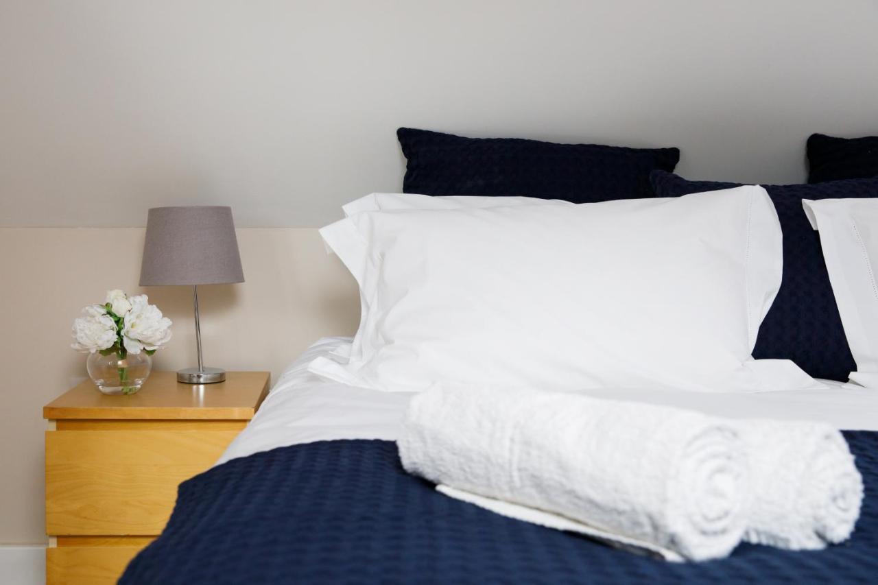 'Orchard Croft Lodge - Chichester', Book-Direct, New Home 1,367 Sq' Ft' , Can Sleep 8 On Request , Split & Link 'Super King' Size Beds, Free Wi-Fi, Sky Tv & Sky Sports, 9 - Minutes From West Wittering Beach, Very Quiet Location, Dog Friendly Экстерьер фото