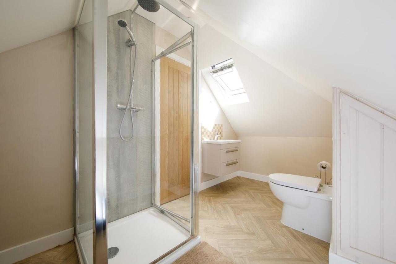 'Orchard Croft Lodge - Chichester', Book-Direct, New Home 1,367 Sq' Ft' , Can Sleep 8 On Request , Split & Link 'Super King' Size Beds, Free Wi-Fi, Sky Tv & Sky Sports, 9 - Minutes From West Wittering Beach, Very Quiet Location, Dog Friendly Экстерьер фото
