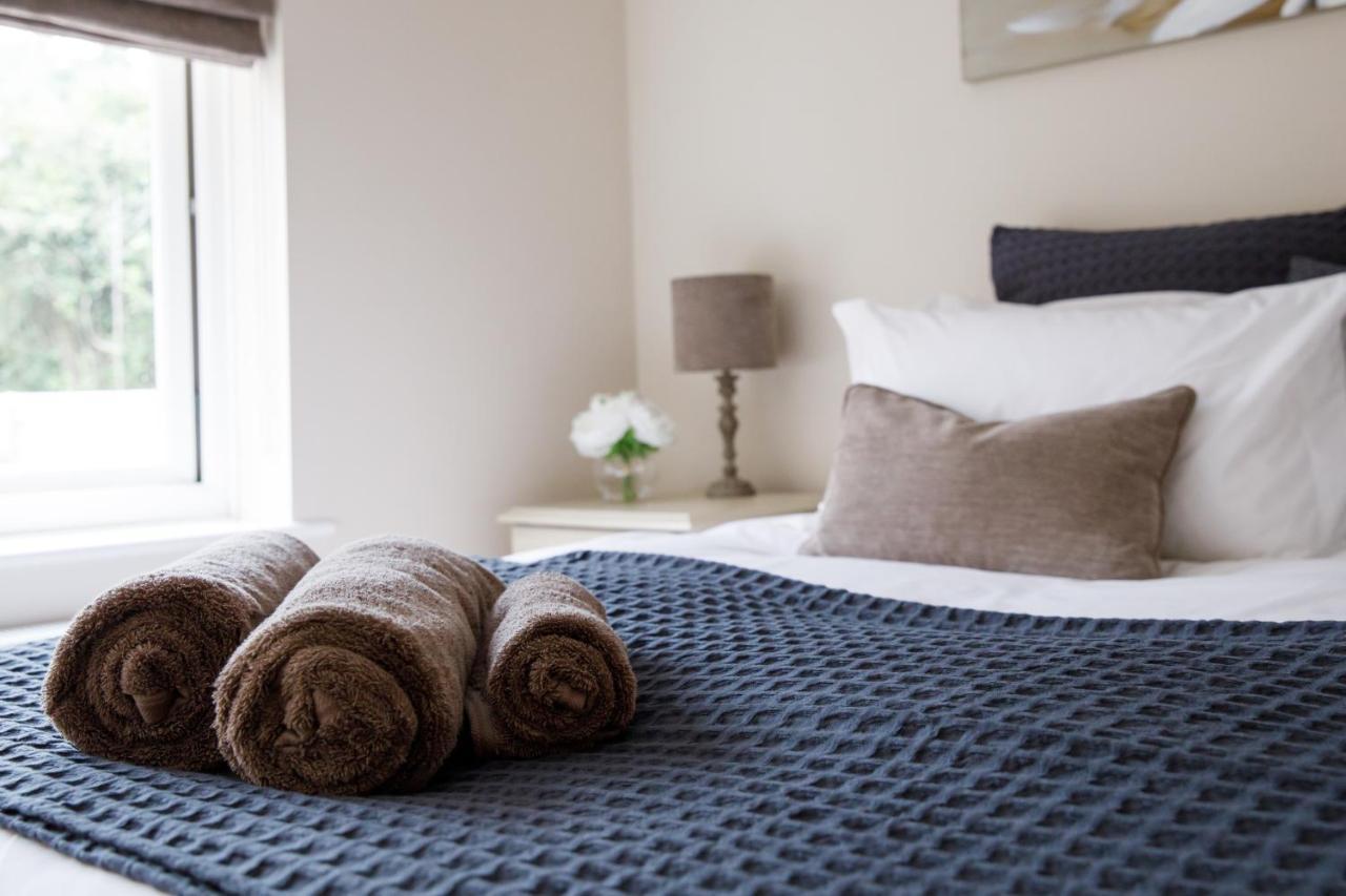 'Orchard Croft Lodge - Chichester', Book-Direct, New Home 1,367 Sq' Ft' , Can Sleep 8 On Request , Split & Link 'Super King' Size Beds, Free Wi-Fi, Sky Tv & Sky Sports, 9 - Minutes From West Wittering Beach, Very Quiet Location, Dog Friendly Экстерьер фото
