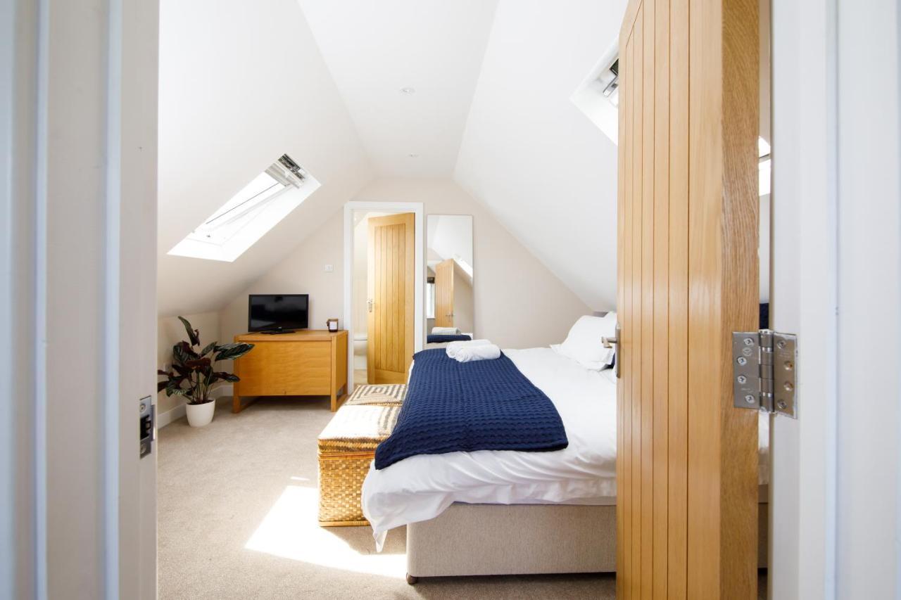'Orchard Croft Lodge - Chichester', Book-Direct, New Home 1,367 Sq' Ft' , Can Sleep 8 On Request , Split & Link 'Super King' Size Beds, Free Wi-Fi, Sky Tv & Sky Sports, 9 - Minutes From West Wittering Beach, Very Quiet Location, Dog Friendly Экстерьер фото