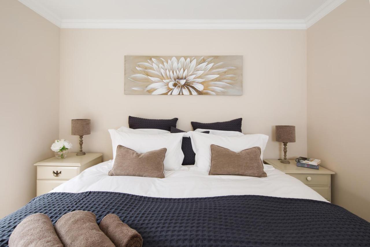 'Orchard Croft Lodge - Chichester', Book-Direct, New Home 1,367 Sq' Ft' , Can Sleep 8 On Request , Split & Link 'Super King' Size Beds, Free Wi-Fi, Sky Tv & Sky Sports, 9 - Minutes From West Wittering Beach, Very Quiet Location, Dog Friendly Экстерьер фото