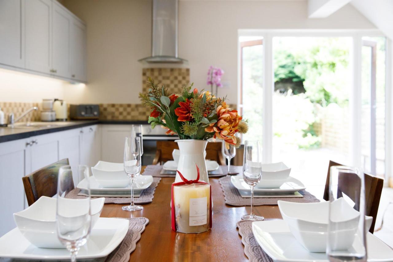 'Orchard Croft Lodge - Chichester', Book-Direct, New Home 1,367 Sq' Ft' , Can Sleep 8 On Request , Split & Link 'Super King' Size Beds, Free Wi-Fi, Sky Tv & Sky Sports, 9 - Minutes From West Wittering Beach, Very Quiet Location, Dog Friendly Экстерьер фото