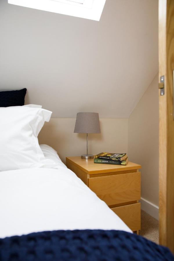 'Orchard Croft Lodge - Chichester', Book-Direct, New Home 1,367 Sq' Ft' , Can Sleep 8 On Request , Split & Link 'Super King' Size Beds, Free Wi-Fi, Sky Tv & Sky Sports, 9 - Minutes From West Wittering Beach, Very Quiet Location, Dog Friendly Экстерьер фото