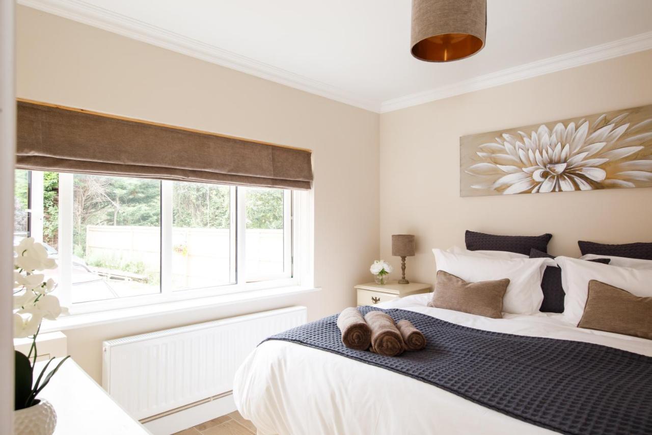 'Orchard Croft Lodge - Chichester', Book-Direct, New Home 1,367 Sq' Ft' , Can Sleep 8 On Request , Split & Link 'Super King' Size Beds, Free Wi-Fi, Sky Tv & Sky Sports, 9 - Minutes From West Wittering Beach, Very Quiet Location, Dog Friendly Экстерьер фото